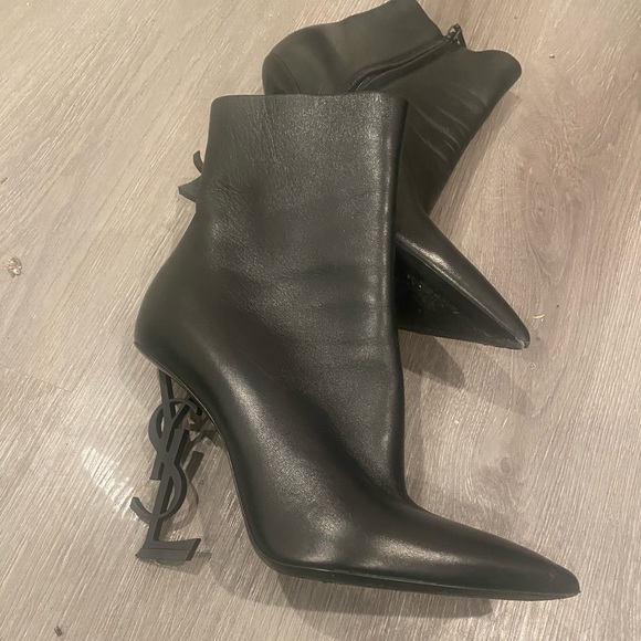 Saint Laurent Opyum Logo Plaque Pointed Toe
Boots - Picture 5 of 5